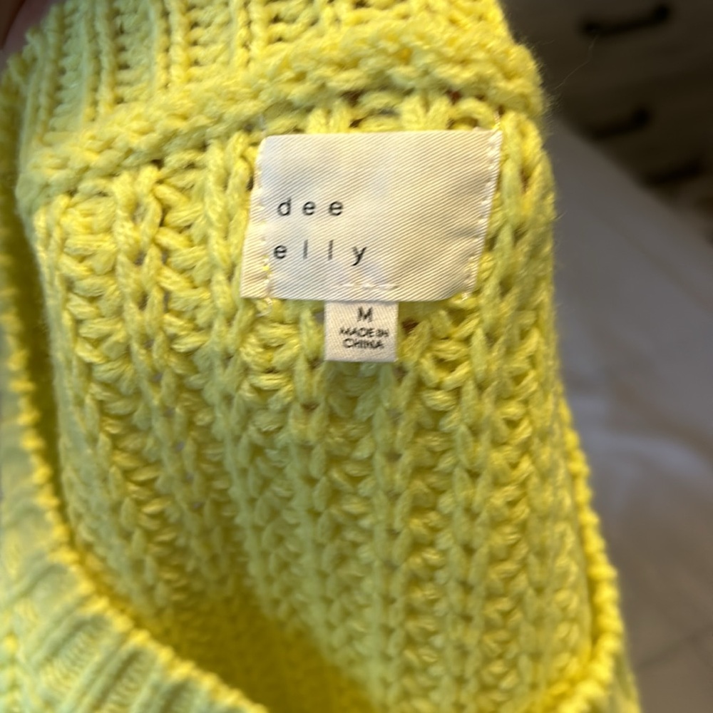 Yellow sweater - Picture 3 of 3